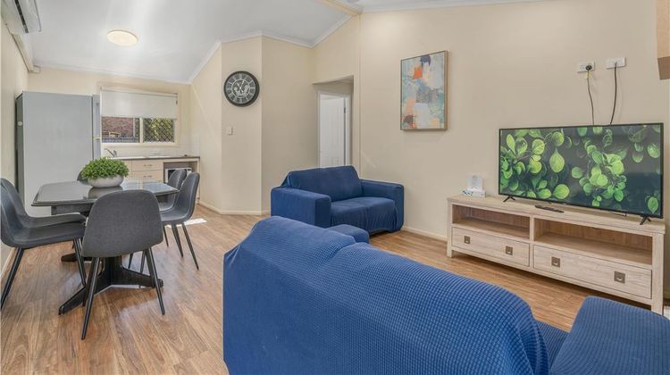 Caboolture Central Motor Inn, SureStay Collection Room