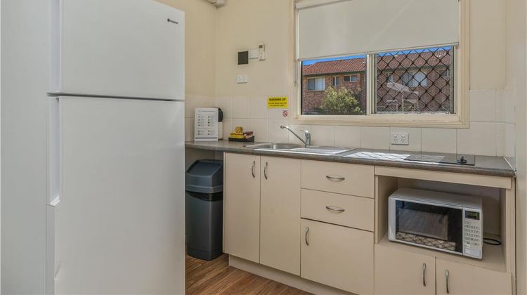 Caboolture Central Motor Inn, SureStay Collection Room