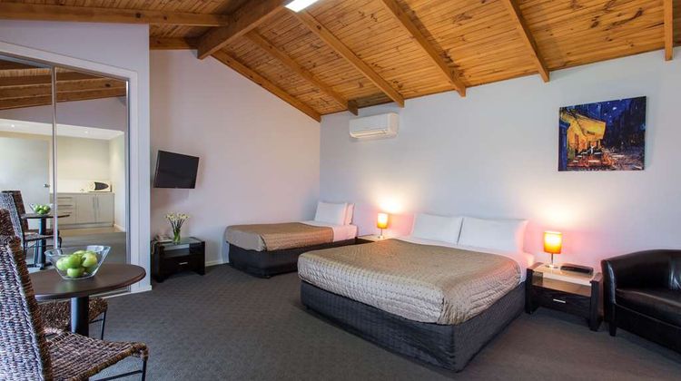 Best Western Colonial Village Motel Room