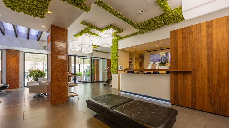 <b>Best Western Plus Hotel De Capuleti Lobby</b>. Images powered by <a href="https://iceportal.shijigroup.com/" title="IcePortal" target="_blank">IcePortal</a>.