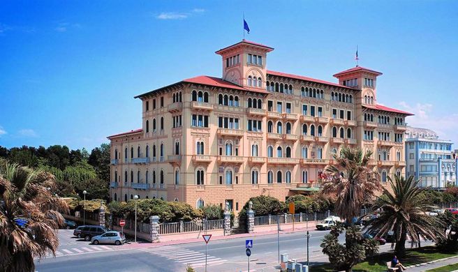 Grand Hotel Royal Exterior