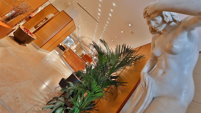 <b>Best Western Cappello D'Oro Lobby</b>. Images powered by <a href="https://iceportal.shijigroup.com/" title="IcePortal" target="_blank">IcePortal</a>.