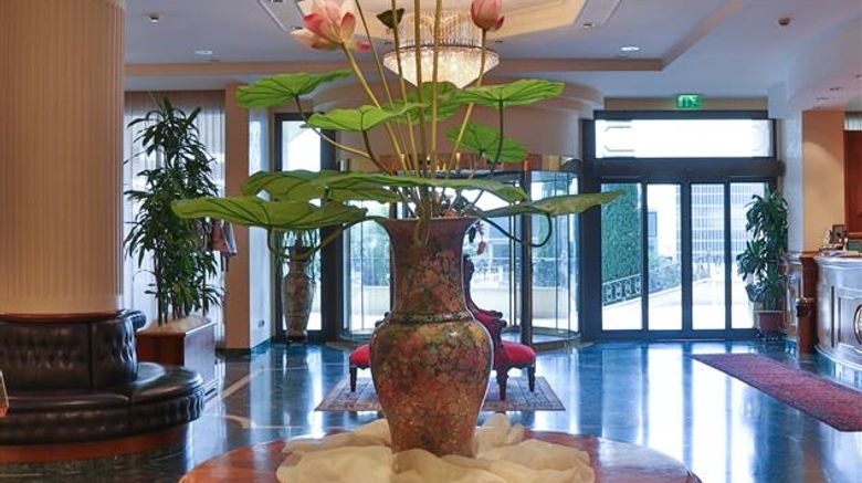 <b>Best Western Hotel Globus City Lobby</b>. Images powered by <a href="https://iceportal.shijigroup.com/" title="IcePortal" target="_blank">IcePortal</a>.
