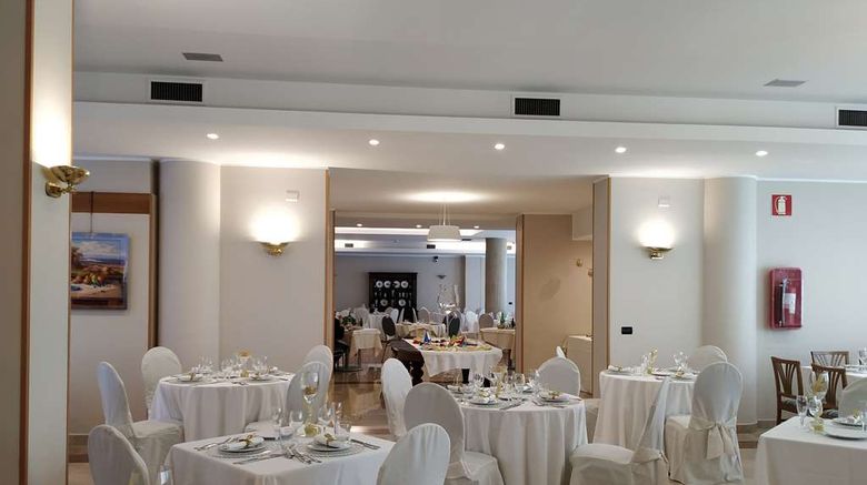 <b>Best Western Hotel Dei Cavalieri Restaurant</b>. Images powered by <a href="https://iceportal.shijigroup.com/" title="IcePortal" target="_blank">IcePortal</a>.