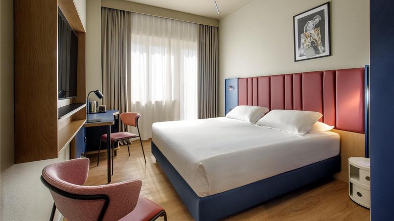 <b>Best Western Globus Hotel Room</b>. Images powered by <a href="https://iceportal.shijigroup.com/" title="IcePortal" target="_blank">IcePortal</a>.