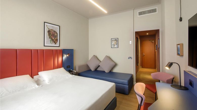 <b>Best Western Globus Hotel Room</b>. Images powered by <a href="https://iceportal.shijigroup.com/" title="IcePortal" target="_blank">IcePortal</a>.