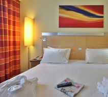 Best Western Palace Inn Hotel Room