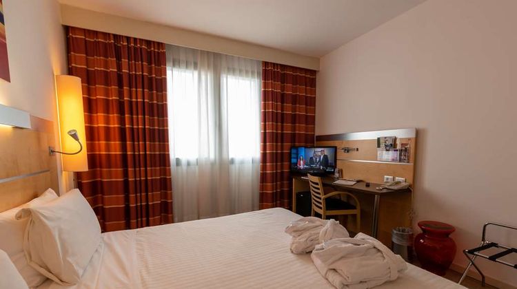 Best Western Palace Inn Hotel Room