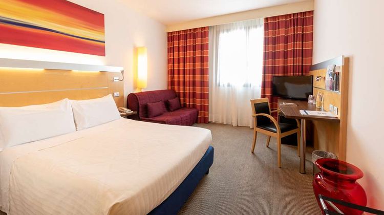 Best Western Palace Inn Hotel Room