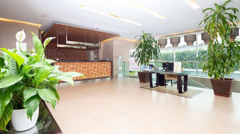 <b>Best Western Hotel Goldenmile Milan Lobby</b>. Images powered by <a href="https://iceportal.shijigroup.com/" title="IcePortal" target="_blank">IcePortal</a>.