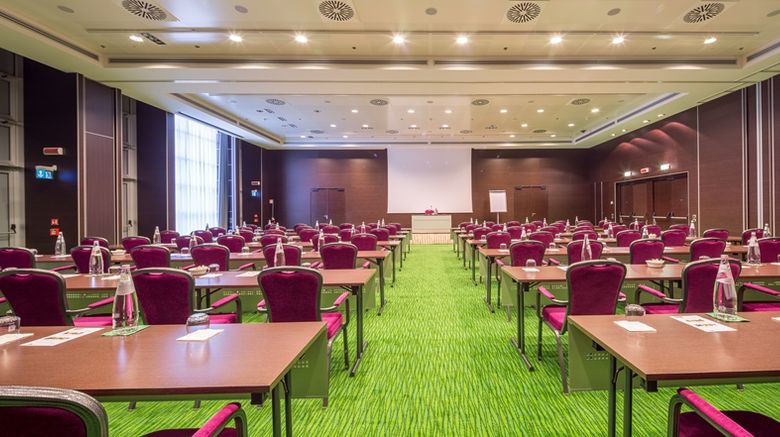 <b>Best Western Premier BHR Treviso Hotel Meeting</b>. Images powered by <a href="https://iceportal.shijigroup.com/" title="IcePortal" target="_blank">IcePortal</a>.