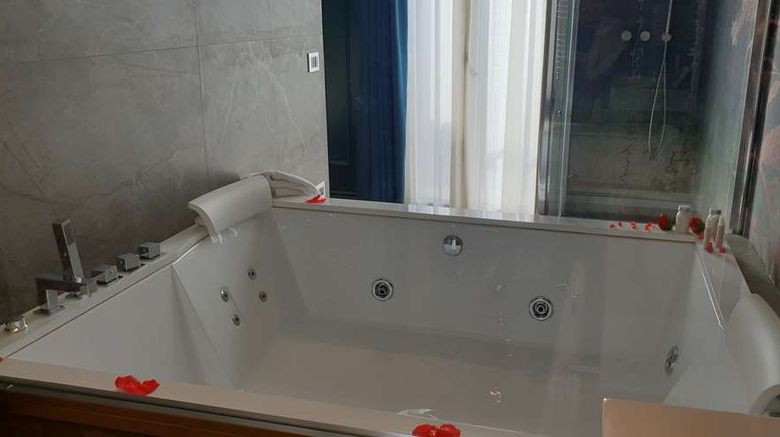 <b>Best Western Plus Hotel Perla del Porto Suite</b>. Images powered by <a href="https://iceportal.shijigroup.com/" title="IcePortal" target="_blank">IcePortal</a>.