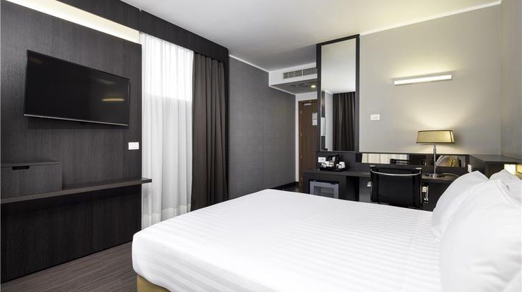 Best Western Premier CHC Airport Room