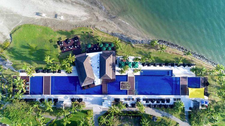 Hilton Fiji Beach Resort and Spa Pool