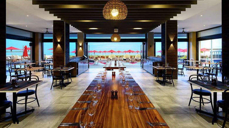 <b>Hilton Fiji Beach Resort and Spa Restaurant</b>. Images powered by <a href="https://iceportal.shijigroup.com/" title="IcePortal" target="_blank">IcePortal</a>.