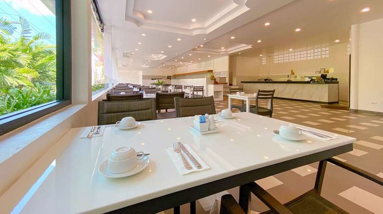 <b>Best Western Phuket Ocean Resort Restaurant</b>. Images powered by <a href="https://iceportal.shijigroup.com/" title="IcePortal" target="_blank">IcePortal</a>.
