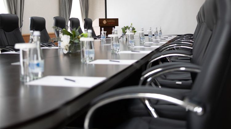 Lotte City Hotel Tashkent Meeting