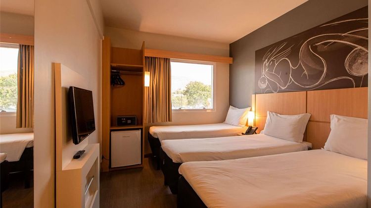 Ibis Guaratingueta Hotel Room