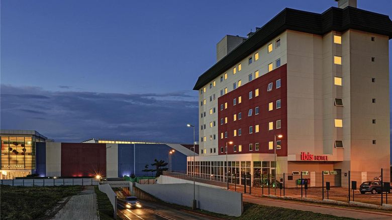 <b>Ibis Londrina Exterior</b>. Images powered by <a href="https://iceportal.shijigroup.com/" title="IcePortal" target="_blank">IcePortal</a>.