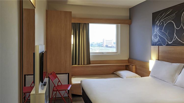 Ibis Londrina Room