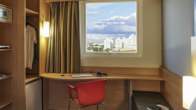 Ibis Londrina Room