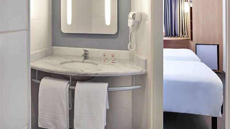 Ibis Londrina Room