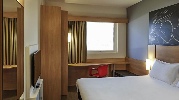Ibis Londrina Room