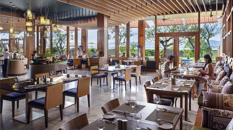 <b>Novotel Inle Lake Myat Min Restaurant</b>. Images powered by <a href="https://iceportal.shijigroup.com/" title="IcePortal" target="_blank">IcePortal</a>.