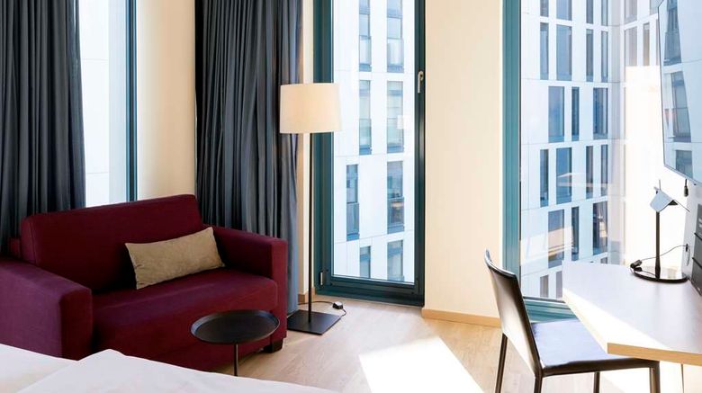 <b>Scandic Hamburg Emporio Suite</b>. Images powered by <a href="https://iceportal.shijigroup.com/" title="IcePortal" target="_blank">IcePortal</a>.