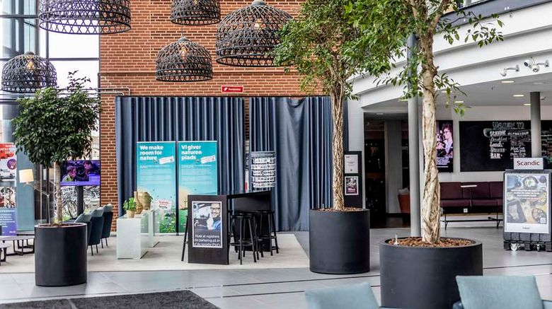 <b>Scandic Sydhavnen Lobby</b>. Images powered by <a href="https://iceportal.shijigroup.com/" title="IcePortal" target="_blank">IcePortal</a>.