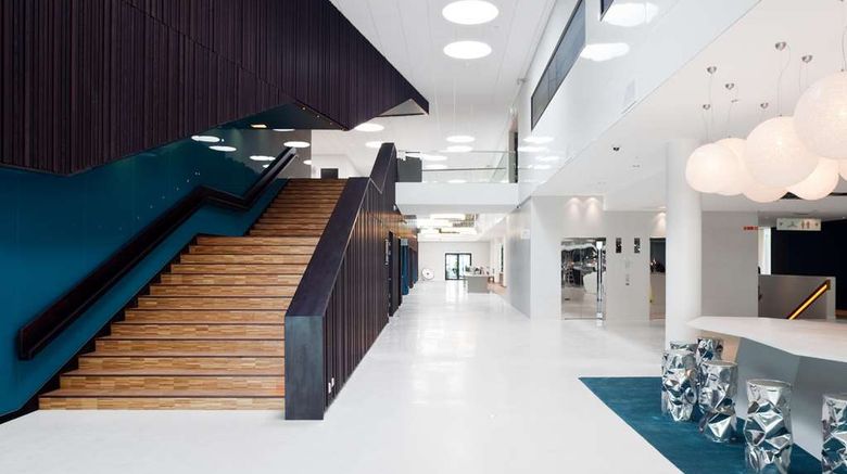 <b>Scandic Oslo Airport Lobby</b>. Images powered by <a href="https://iceportal.shijigroup.com/" title="IcePortal" target="_blank">IcePortal</a>.