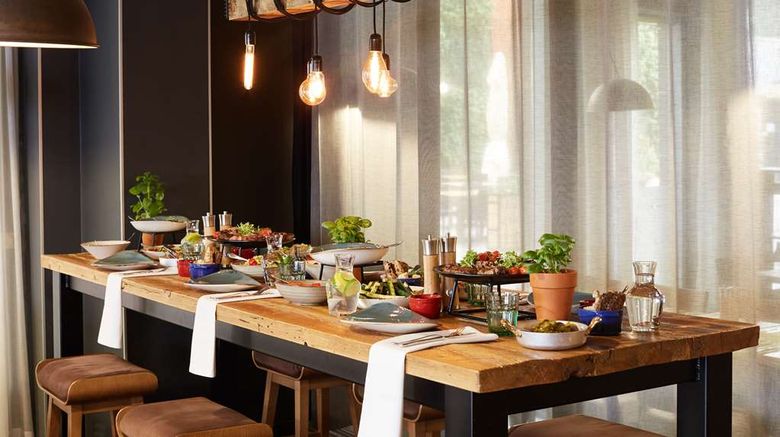 <b>Scandic Wroclaw Restaurant</b>. Images powered by <a href="https://iceportal.shijigroup.com/" title="IcePortal" target="_blank">IcePortal</a>.