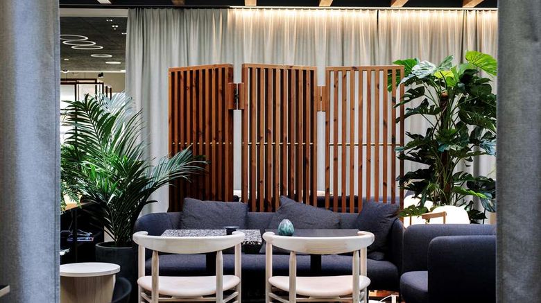 <b>Scandic Hotel Strommen Lobby</b>. Images powered by <a href="https://iceportal.shijigroup.com/" title="IcePortal" target="_blank">IcePortal</a>.
