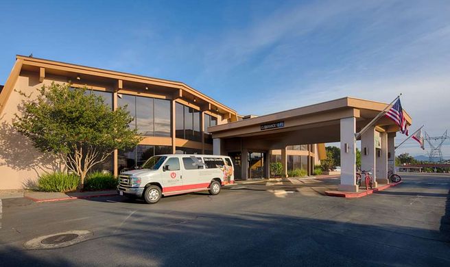 Red Lion Hotel Redding Exterior