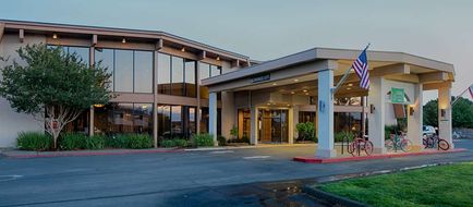 Red Lion Hotel Redding Exterior