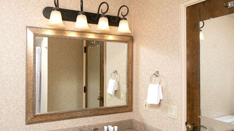 Red Lion Hotel Redding Suite