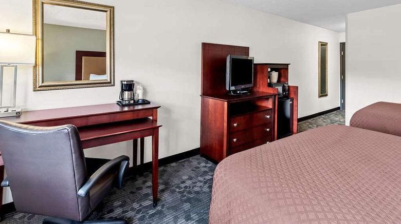 <b>Red Lion Hotel Portland Airport Room</b>. Images powered by <a href="https://iceportal.shijigroup.com/" title="IcePortal" target="_blank">IcePortal</a>.