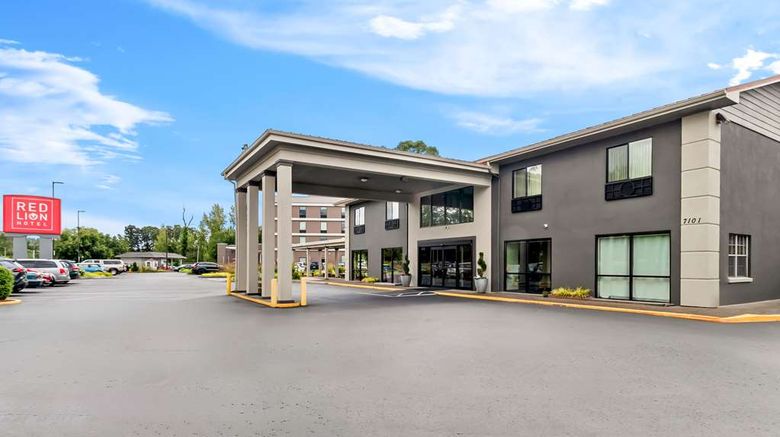 <b>Red Lion Hotel Portland Airport Exterior</b>. Images powered by <a href="https://iceportal.shijigroup.com/" title="IcePortal" target="_blank">IcePortal</a>.