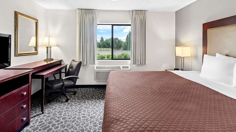 <b>Red Lion Hotel Portland Airport Room</b>. Images powered by <a href="https://iceportal.shijigroup.com/" title="IcePortal" target="_blank">IcePortal</a>.
