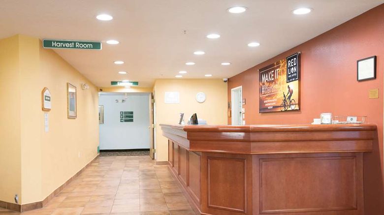 <b>Red Lion Inn & Suites McMinnville Lobby</b>. Images powered by <a href="https://iceportal.shijigroup.com/" title="IcePortal" target="_blank">IcePortal</a>.