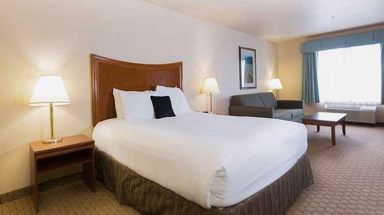 <b>Red Lion Inn & Suites McMinnville Suite</b>. Images powered by <a href="https://iceportal.shijigroup.com/" title="IcePortal" target="_blank">IcePortal</a>.