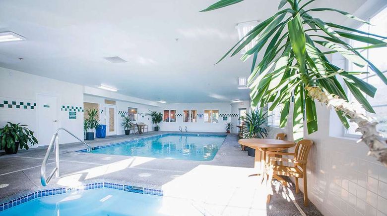 <b>Red Lion Inn & Suites McMinnville Pool</b>. Images powered by <a href="https://iceportal.shijigroup.com/" title="IcePortal" target="_blank">IcePortal</a>.
