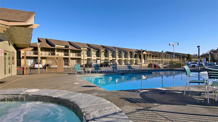 Red Lion Hotel Port Angeles Pool