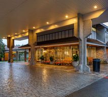 Red Lion Hotel Bellevue Exterior