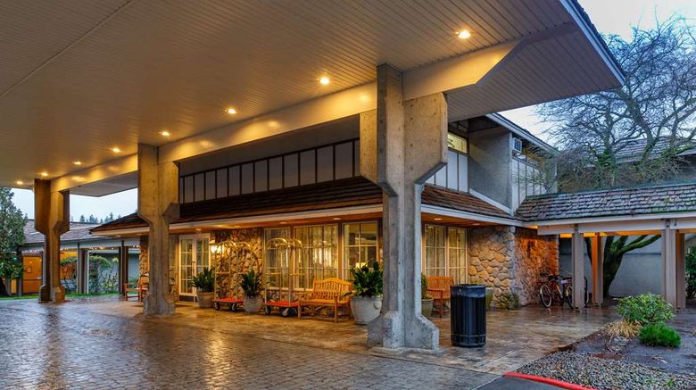 <b>Red Lion Hotel Bellevue Exterior</b>. Images powered by <a href="https://iceportal.shijigroup.com/" title="IcePortal" target="_blank">IcePortal</a>.