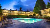 Red Lion Hotel Bellevue Pool