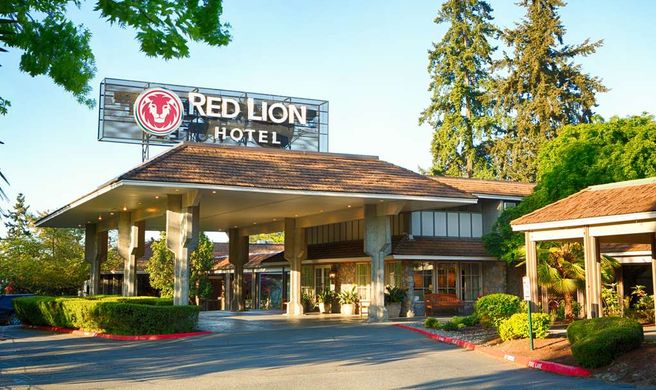 Red Lion Hotel Bellevue Exterior