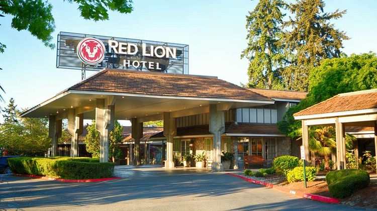 Red Lion Hotel Bellevue Exterior