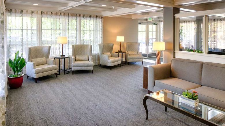 <b>Red Lion Hotel Bellevue Lobby</b>. Images powered by <a href="https://iceportal.shijigroup.com/" title="IcePortal" target="_blank">IcePortal</a>.