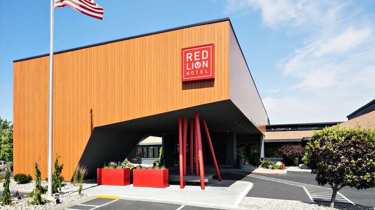 Red Lion Hotel Wenatchee Exterior